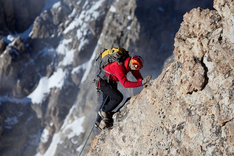 6. کوهنوردی (Climbing)