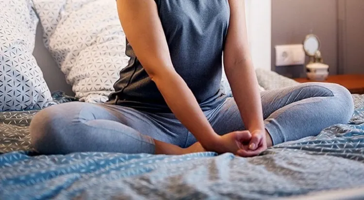 آیا یوگا قبل از خواب به داشتن خواب راحت کمک می‌کند؟ چگونه؟